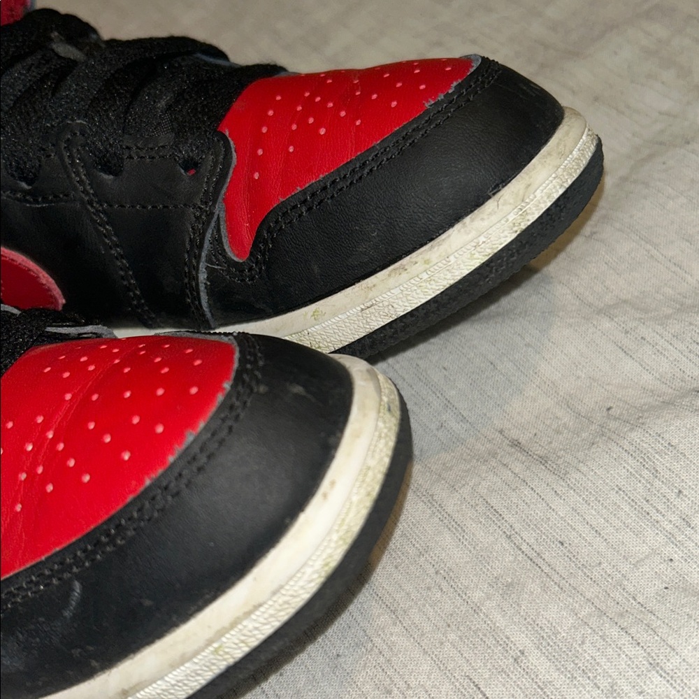 Boy’s Black & Red Air Jordan 1 Sneakers - Picture 6 of 7